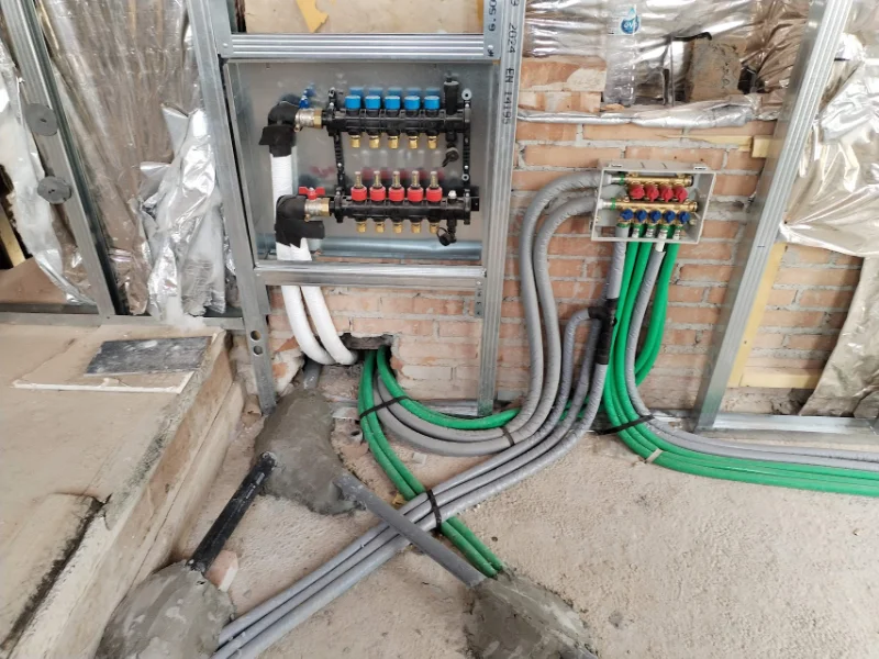 installazione-impianti-di-riscaldamento-con-collettori-pompe-di-calore-e-termosifoni-carpi